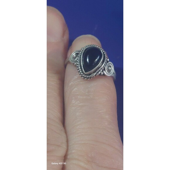 Sterling onyx pear ring size 5.25" - Picture 2 of 10